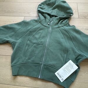 Scuba Full-Zip
Cropped Hoodie greu size 10